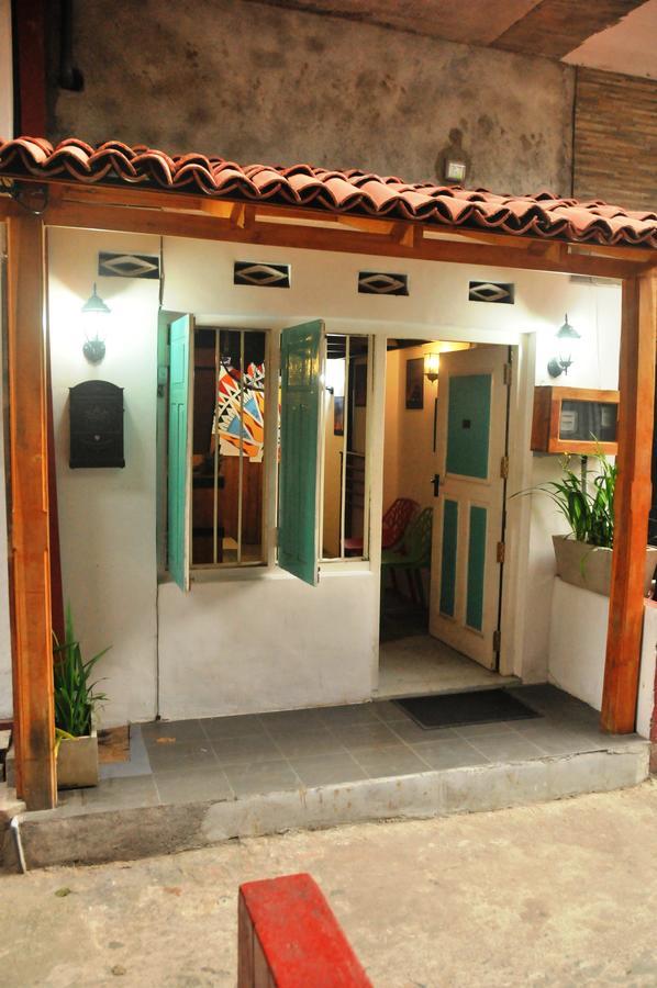 Mid Town Hostel Kandy Exterior foto