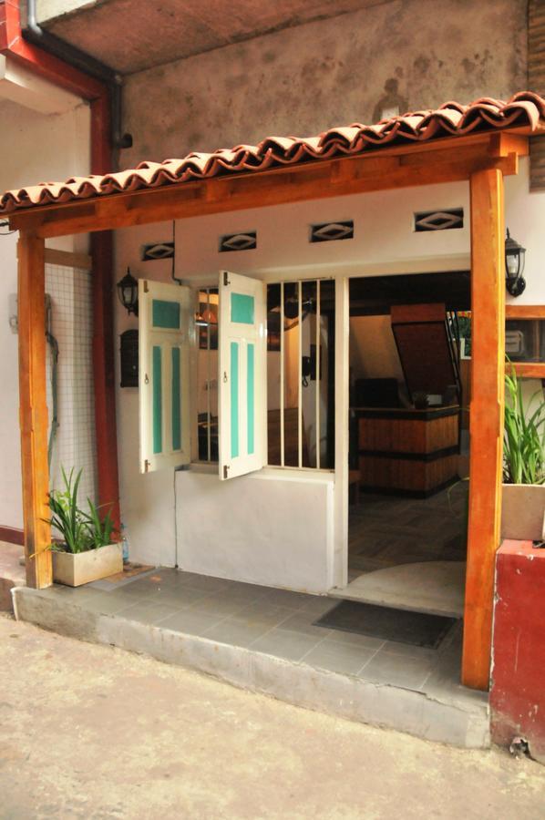 Mid Town Hostel Kandy Exterior foto